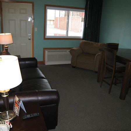 Travelers Lodge Marshall Room photo