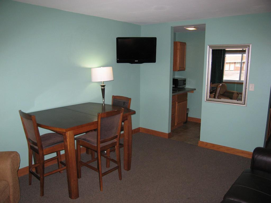 Travelers Lodge Marshall Room photo